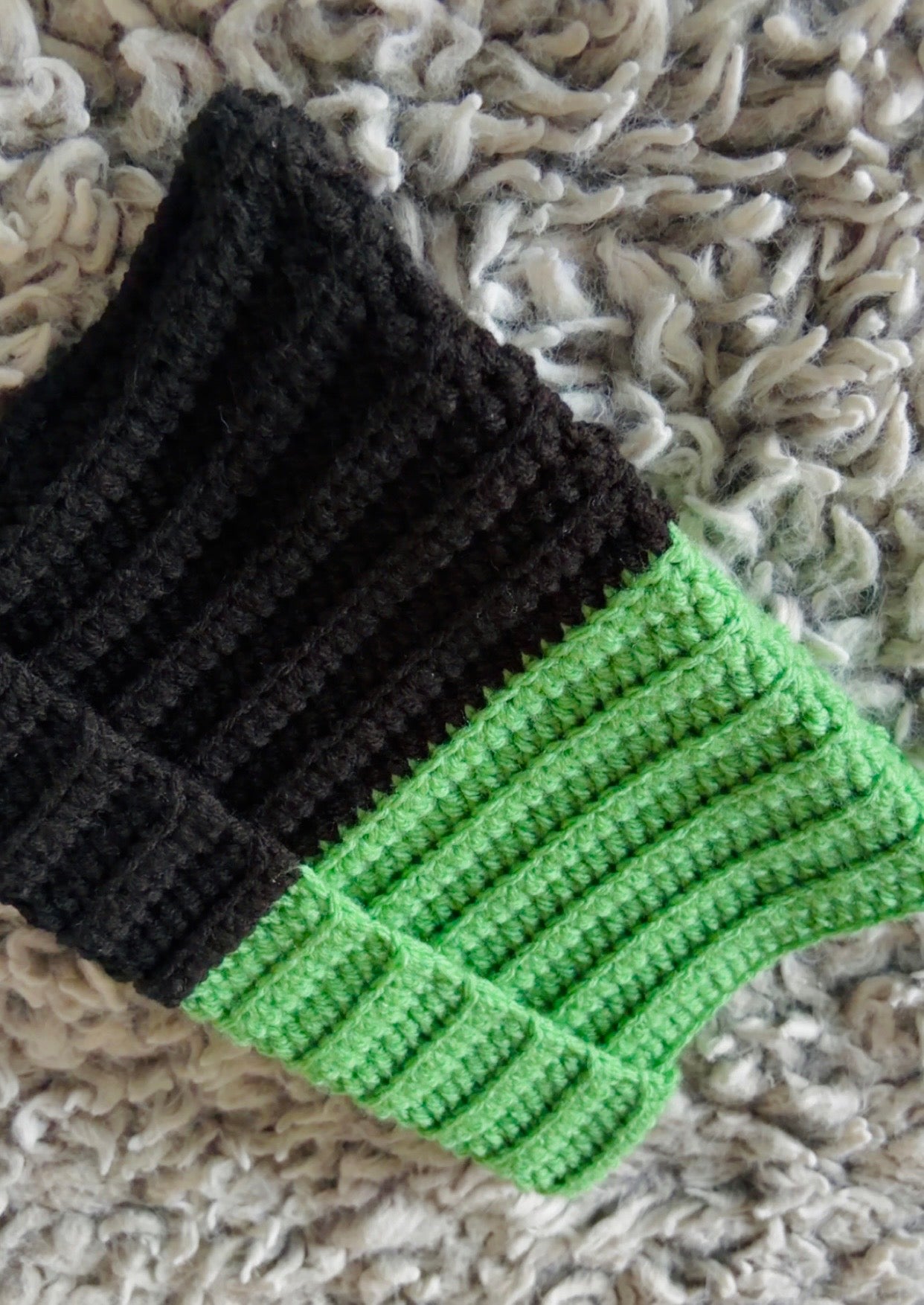 Black / Green (Cat Beanie)
